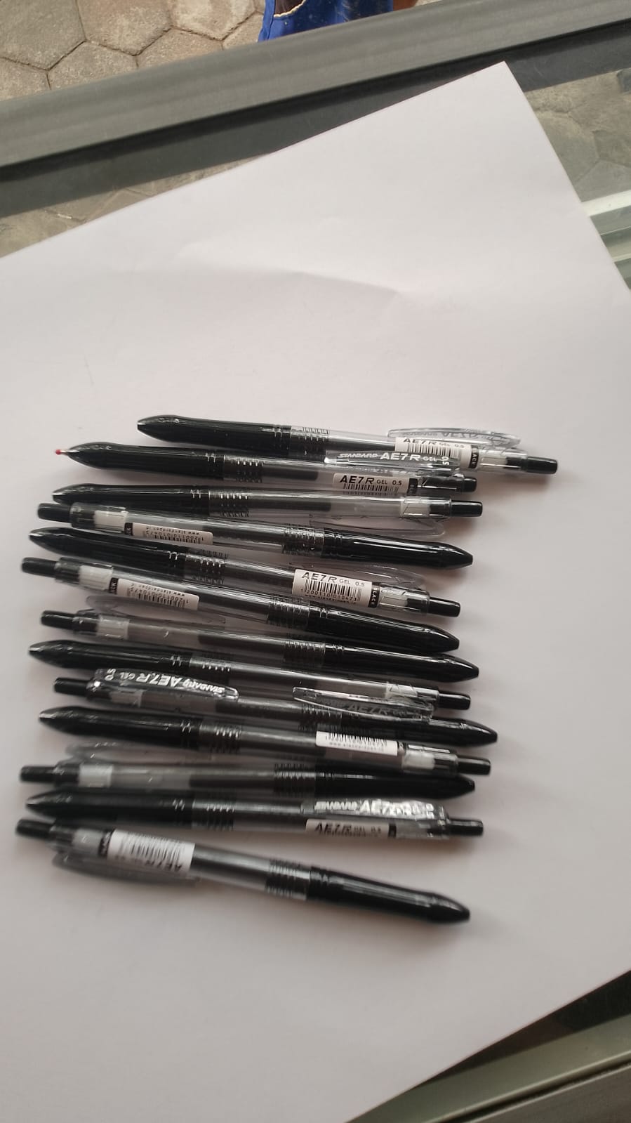 Pulpen Standar AE7R Hitam gel 0.5