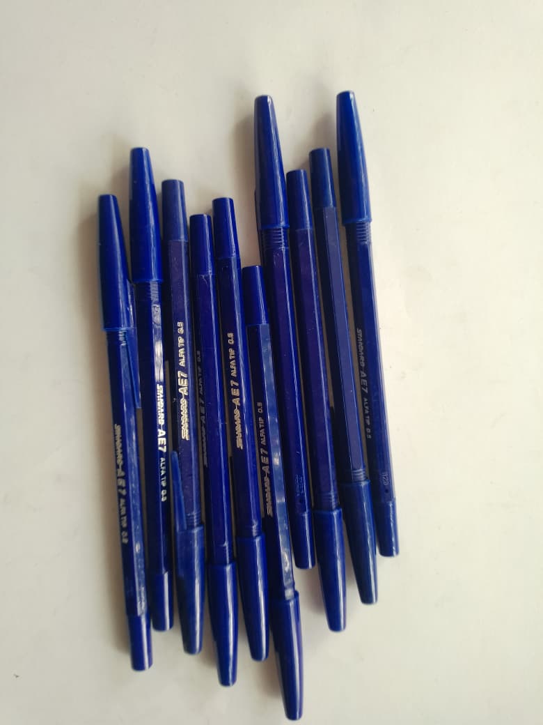 Pulpen standar AE7 Biru