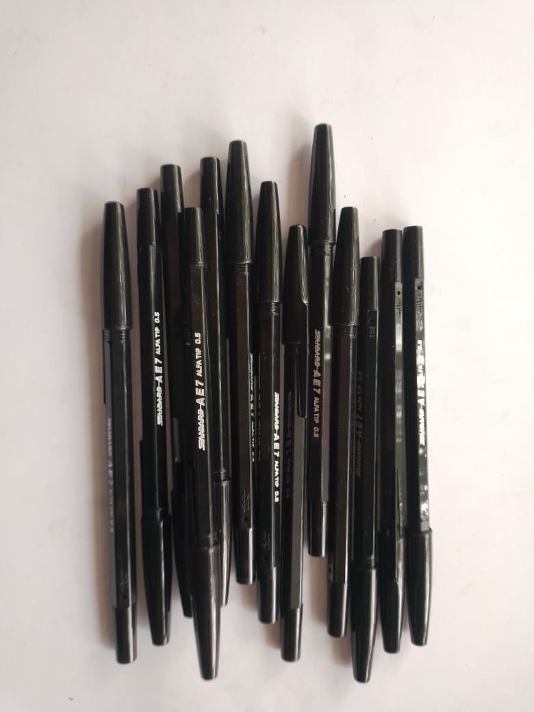 Pulpen Standar AE7 Hitam